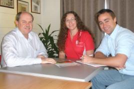 PhotoID:11285, L-R Jeff Krause (FRCC Executive Officer), Kristy Byers (CQUni science student and part time FRCC staff member) and Rhys Kellow (FRCC Project Officer) discussing the Fitzroy Student Bursary