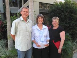 PhotoID:9432, ALTC Teaching Fellow Dr Jacquie McDonald (centre) is welcomed by Associate Professor Peter Reaburn and Di Merrick from the Office of Learning and Teaching