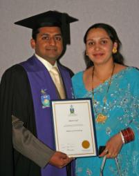 PhotoID:4834, Ajitpal Singh shows off his degree