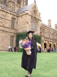 PhotoID:6542, Kanida on graduation day