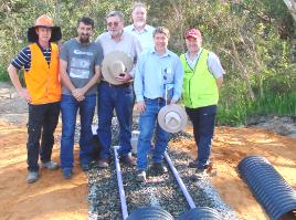 PhotoID:11367, CQUniversity water specialists Ben Kele and Ted Gardner (second and third from left) with others involved in a training day in South Australia, including Arris Director Jim Kelly (behind Mr Gardner)