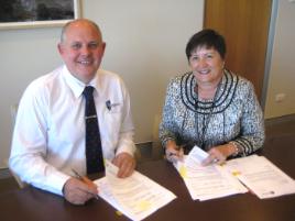 PhotoID:11648, CQUniversity's Professor Scott Bowman and DET Director-General Julie Grantham sign the Heads of Agreement