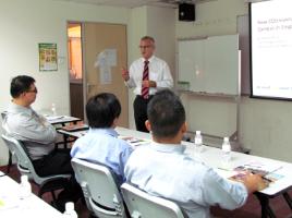 PhotoID:12308, Professor Ken Bruce briefs alumni about the University's progress