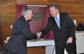 PhotoID:12581, CQUniversity Chancellor Rennie Fritschy and Minister for Tertiary Education, Skills, Science and Research Senator Chris Evans (right) unveil the commemorative plaque