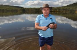PhotoID:9101, Local resident Ken Reid helps with the fish release