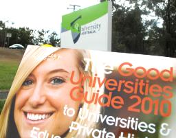 PhotoID:7635, The Guide with CQUniversity's sign