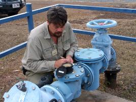 PhotoID:4204, CQU Plumbing Supervisor Andrew Dittman checks a water meter at CQU Rockhampton