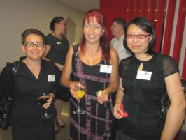 PhotoID:11695, Alumni, staff and sponsors enjoyed meeting for drinks and speeches