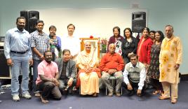 PhotoID:11406, The Swami meets participants in the Rockhampton event