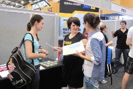 PhotoID:10614, Hayley Angell from CPA Australia chats with accounting students Angela Curran and Yang Lei