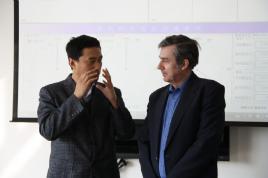 PhotoID:10934, Professor Cole during his visit to Dalian Transport University 