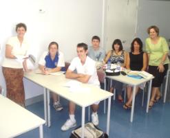 PhotoID:5533, Front row left to right: Dr Barbara Webster, SUN students Rebecca Rooney (Mackay North High) and Joel Hall (Mackay North High) and Second row: distance education students Chris Parsons, Sophie Caruana and Kerri-Anne Newton, with Flex Learner Advisor Justine Lawson on the end