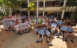 PhotoID:13755, Gathering for their campus tour