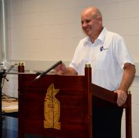 PhotoID:14907, VC Scott Bowman addresses the meeting of the dry land rice group 