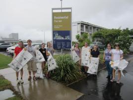 PhotoID:14144, CQUniversity students take part in Clean Up Australia Day.