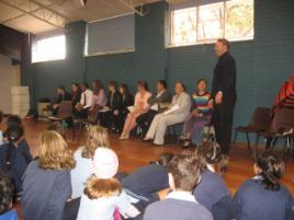 PhotoID:4451, Endicott students at Essendon North Primary School