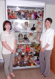 PhotoID:12320, Mackay Campus Library Manager Pauline McNee and CQUniversity Mackay Library Society secretary Annie Webster are looking forward to officially launching the new exhibition cabinets at the Mackay Campus library. 