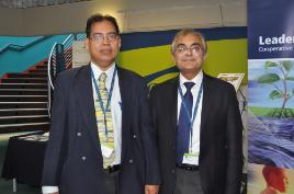 PhotoID:10605, Professor Ajay Kapoor with conference chair Professor Gopinath Chattopadhyay 