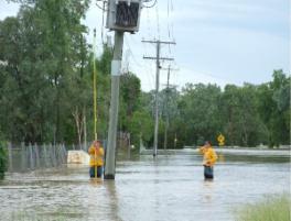 PhotoID:5313, Turning off the power Grey Street in Emerald. Photographer: John Van Hees. Compliments of ABC Capricornia.