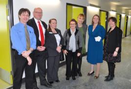 PhotoID:12817, Qld Health team leader Kerrie-Anne Frakes (in blue) tours the new facility with CQUniversity staff L-R Dr Geoff Bosson, Dr Michele Wolfe, Assoc Prof Trish Wielandt, Assoc Prof Julie Hickin and Assoc Prof Monica Moran