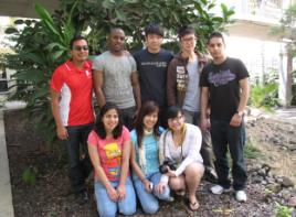 PhotoID:11198, Student mentor Sujesh Nair meets up with CQUniversity Sydney students Dominic, Sakonard, Seongpil, Shivaw; (front) Ainni, Nancy and Karla.