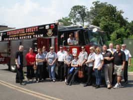 PhotoID:12916, CQUni students inspect the Westchester County technical rescue vehicle