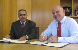 PhotoID:9614, Dr Al-Kubaisy with Vice-Chancellor Professor Scott Bowman, discussing a Memorandum of Understanding between their respective institutions