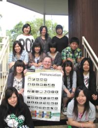 PhotoID:9222, Bronwen Bird welcomes the visiting students to the English Language Centre