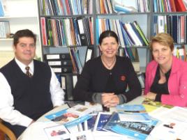 PhotoID:9365, Minister Struthers (right), with researcher Heather Nancarrow and Dr Pierre Viljoen, Head of Campus and Pro Vice-Chancellor Community Engagement. 