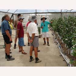 PhotoID:3915, Lance Pendergast explains the detail of oxygation research